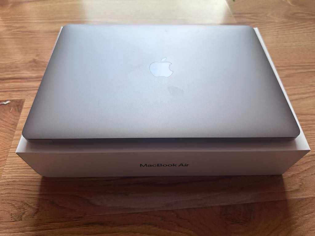 MacBook air Model: A2179 z 2020 roku – bardzo dobry stan