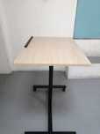 Secretaria compacta com rodas