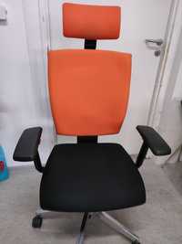 Fotel biurowy pomarańczowy z zagłówkiem
