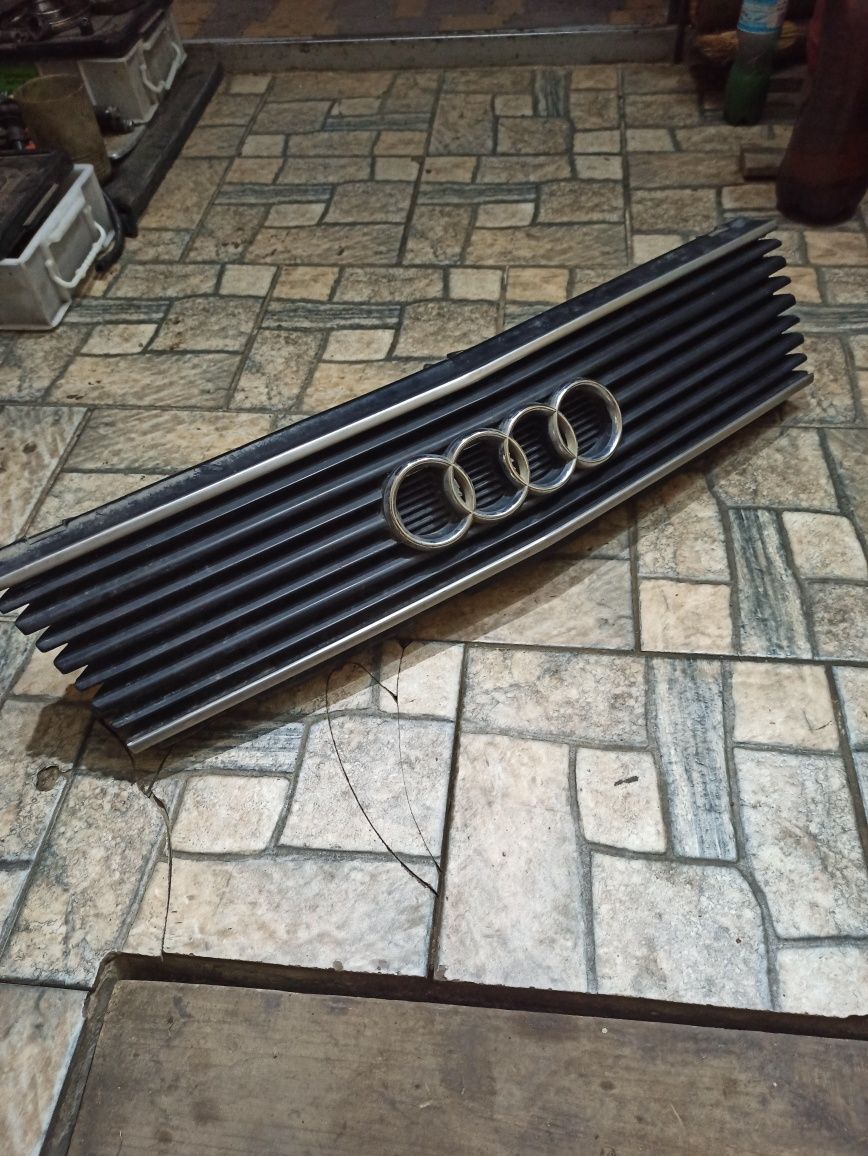 Решётка радиатора Audi 100 C 3