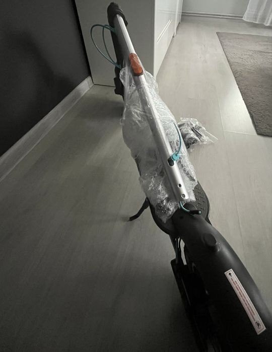 NOWA NIE ROZPAKOWANA Hulajnoga Motus Scooty 10 Lite (W pełni sprawna)