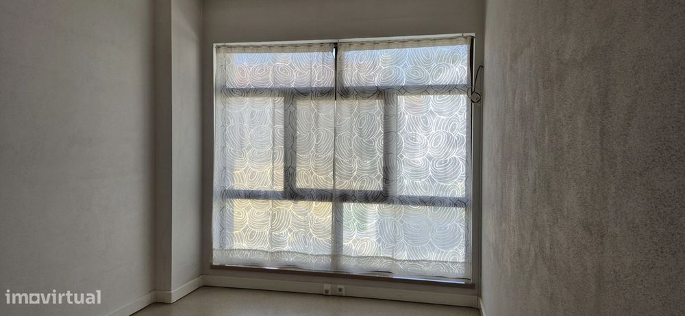 Loja/Escritório no centro da Benedita – com AC e potencial para T1