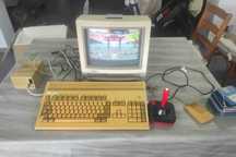 Commodore Amiga 1200 + Monitor 1085S