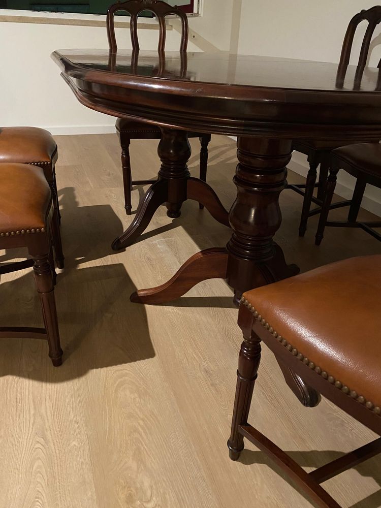 Mesa de jantar (extensivel) c/ 6 cadeiras