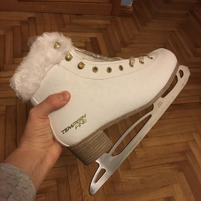 Patins de gelo para patinagem artística