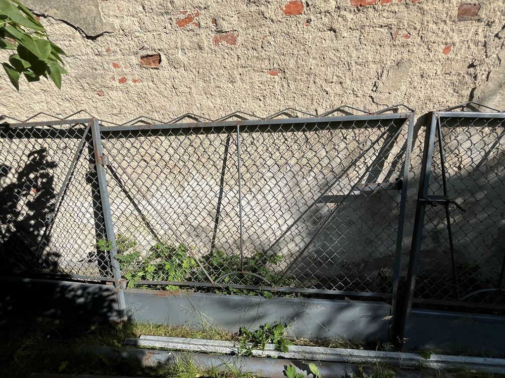 Brama wjazdowa dwuskrzydłowa z furtką