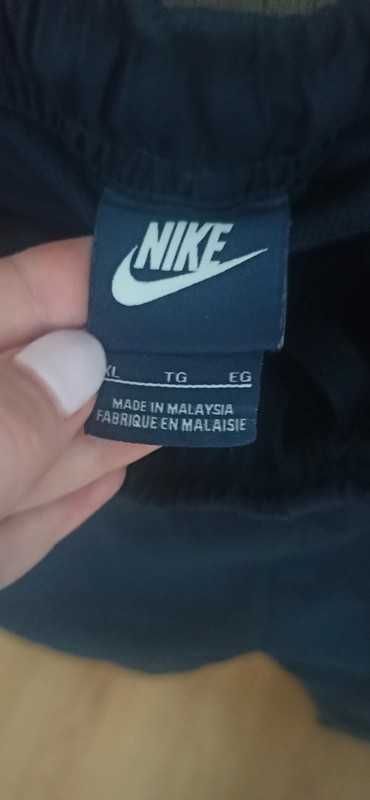 Męskie markowe spodnie Nike w rozmiarze XL