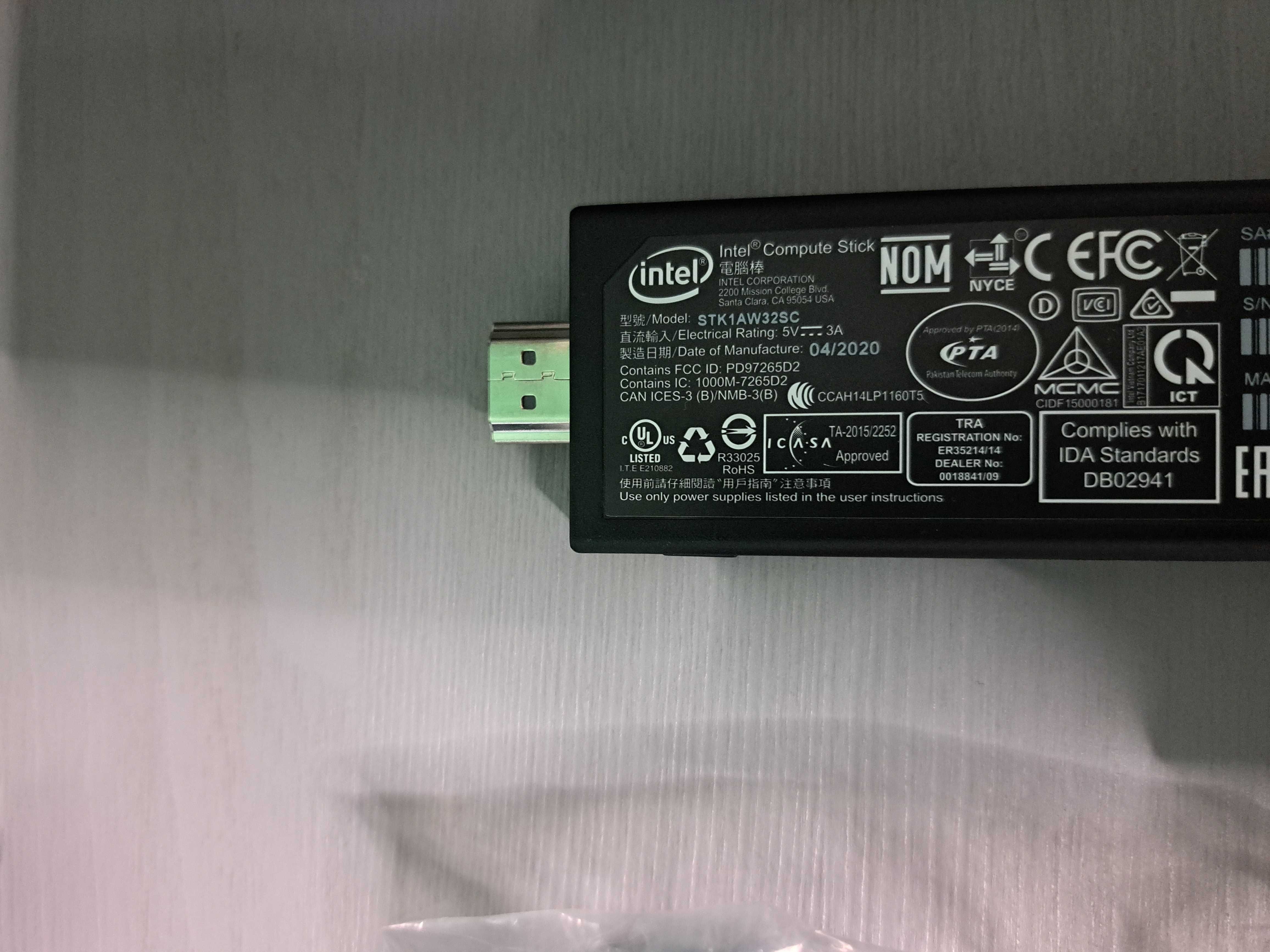 Komputer Intel Compute Stick STK1AW32SC #1