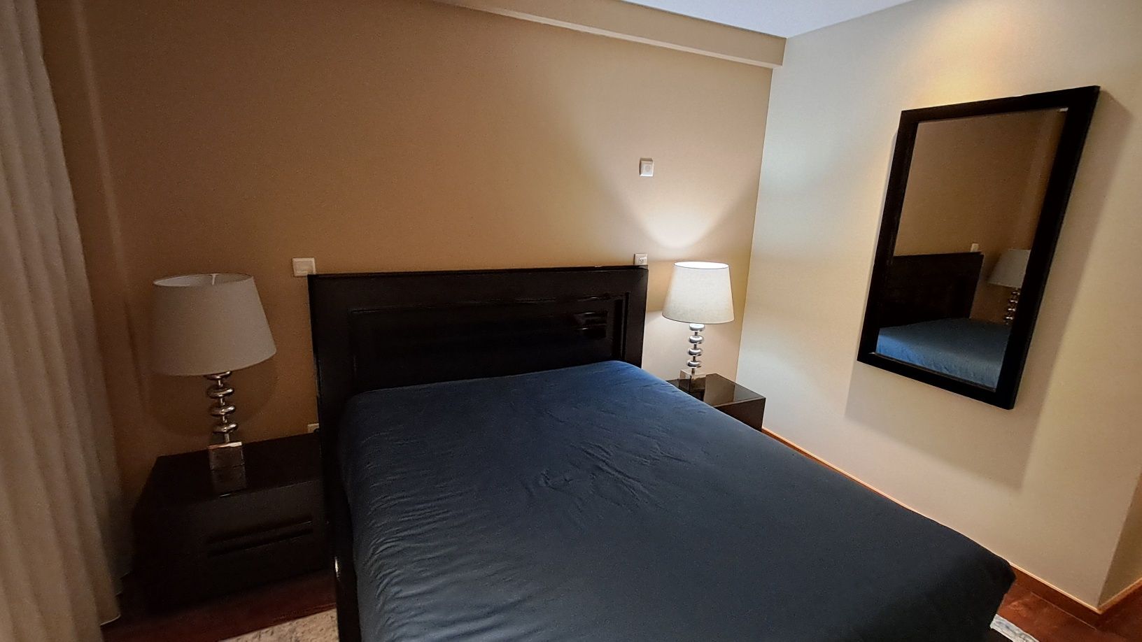 Mobilia Quarto - cama + comoda + mesinhas cabeceira + espelho