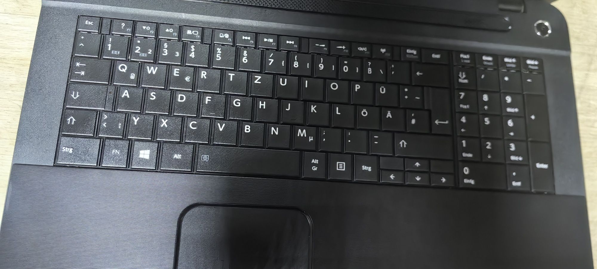Ноутбук Toshiba C70D/AMD El-2100/Ram 4Gb /HDD No