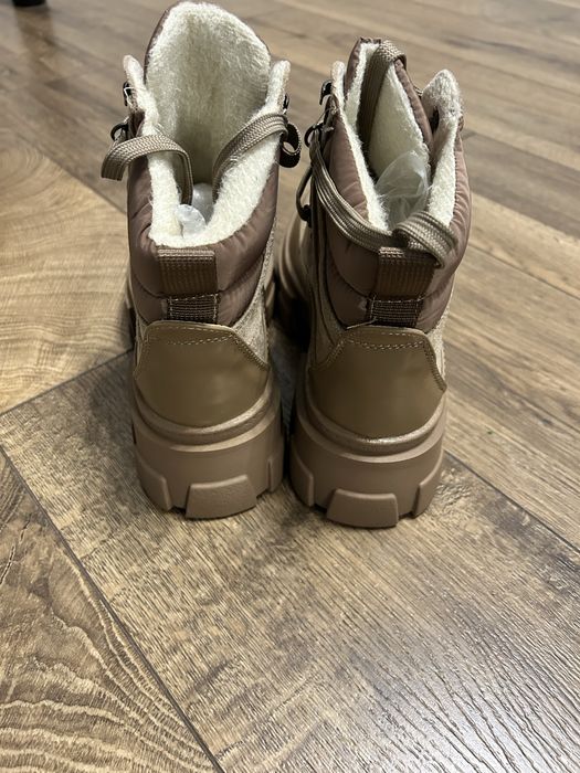 Beżowe trapery na grubej podeszwie, Nowe , rozmiar 38