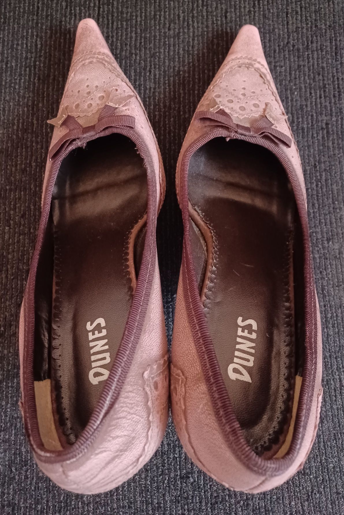 BAIXOU O PREÇO!!! 2,99€!!! Bonito Sapato salto alto, tipo Scarpin.