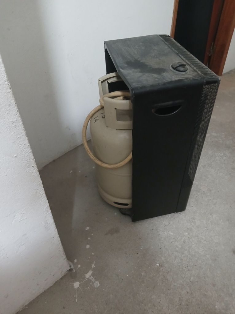 Aquecedor à gás preto