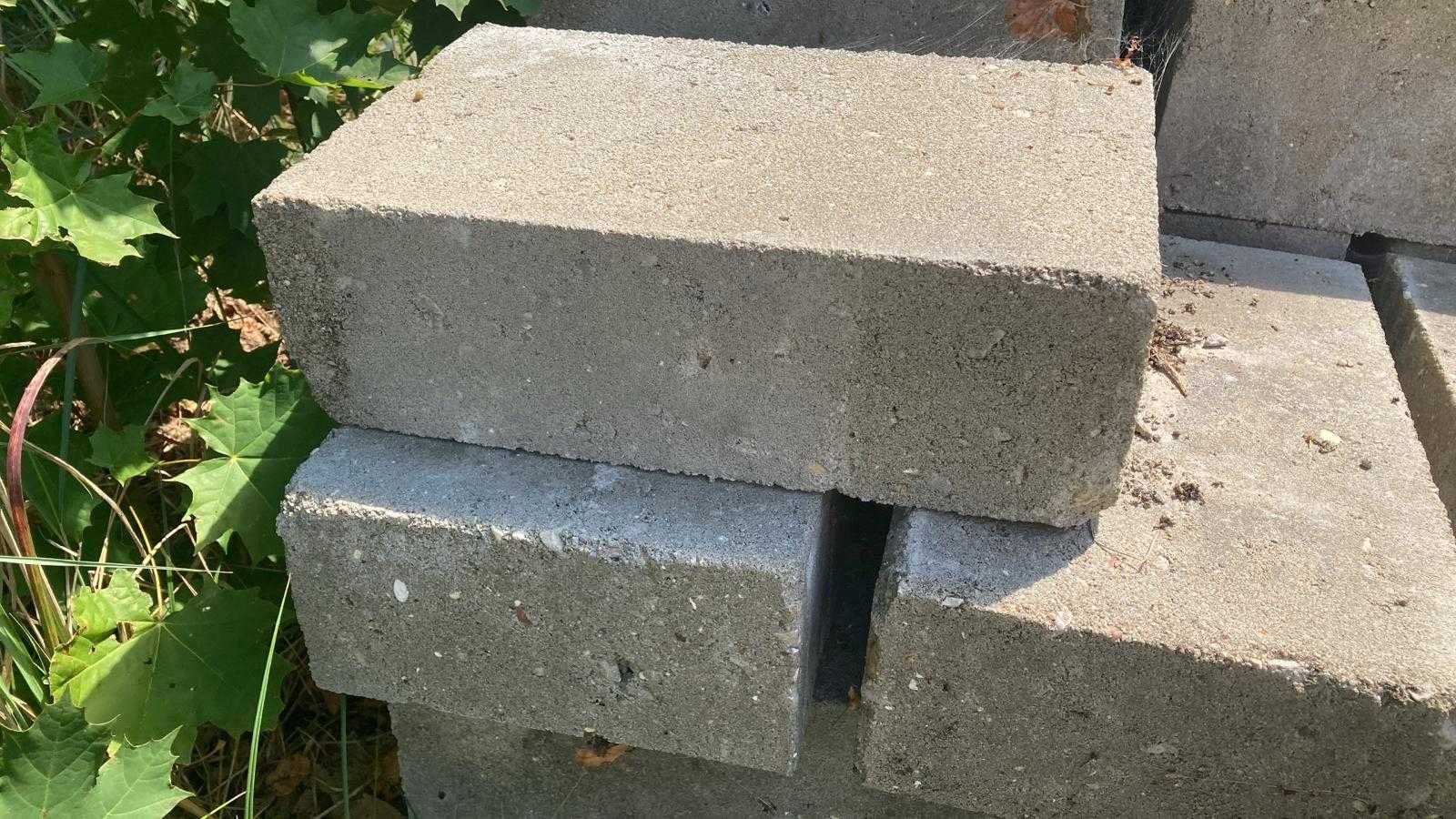 Bloczki betonowe fundamentowe ok 400 szt