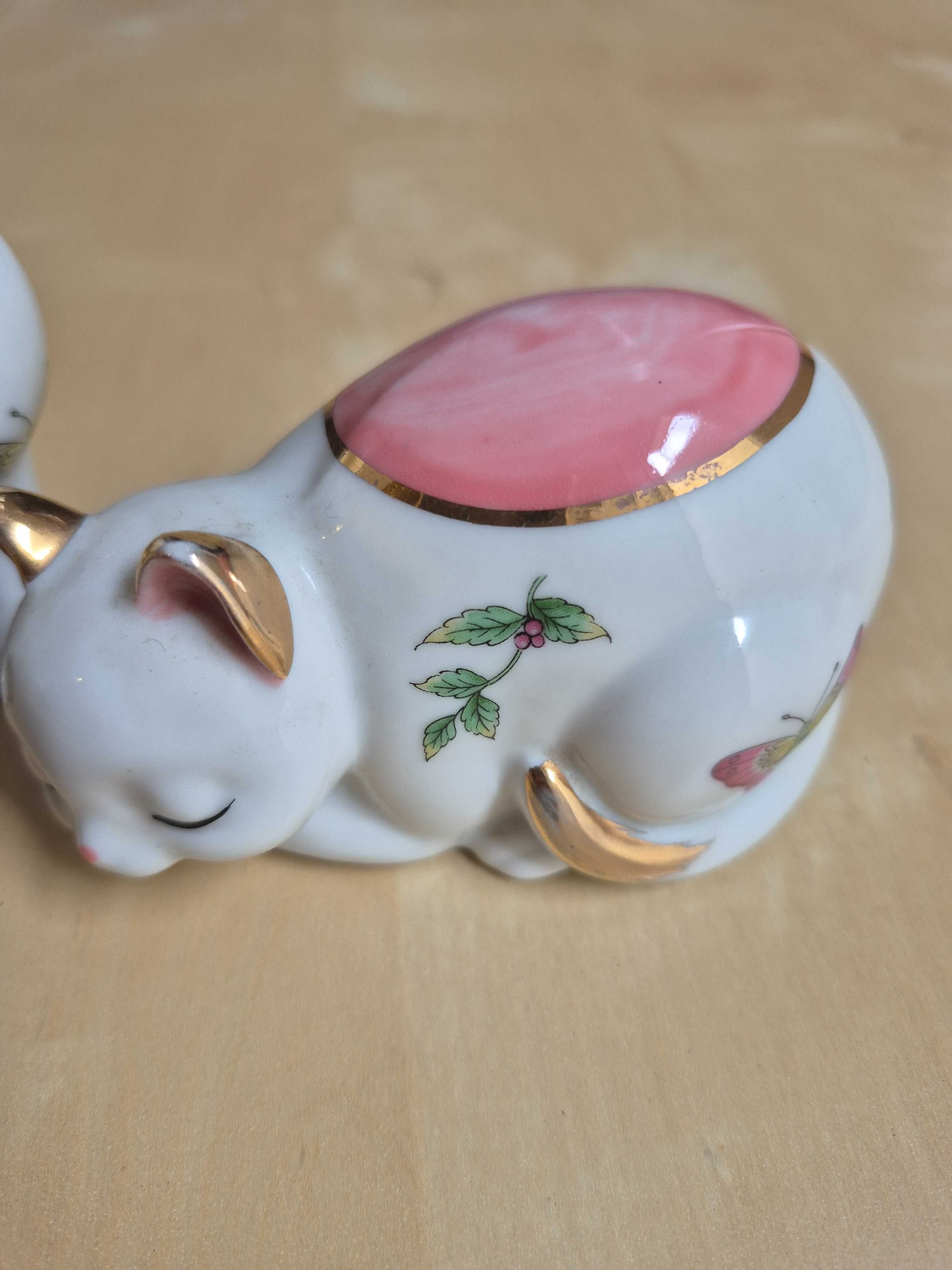 Gatinhos, menino e menina em porcelana antigos