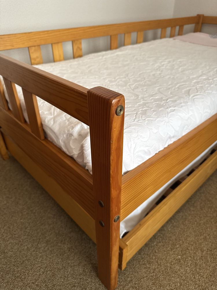 Conjunto 2 camas de solteiro + colchões