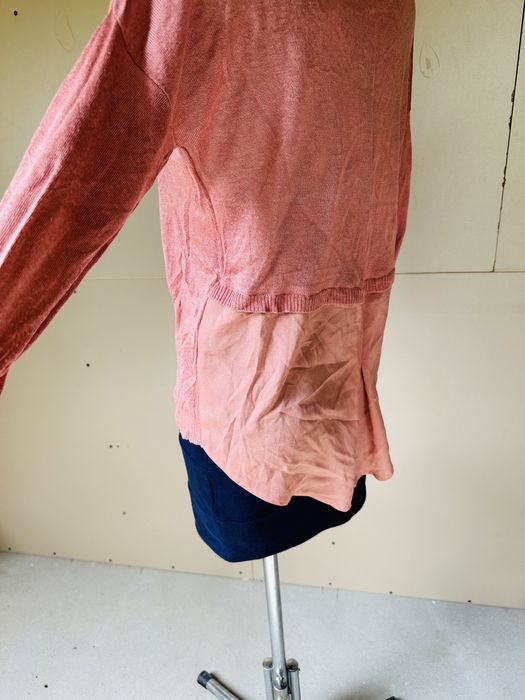 Sweterek pudrowy róż S/36 oversize z koszulową wstawką lekki #1616