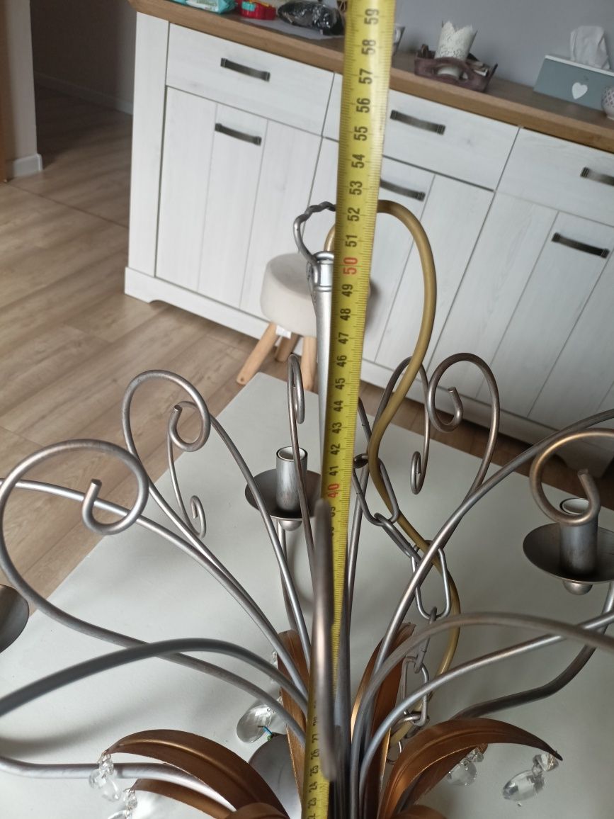 Lampa sufitowa wisząca świecznikowa.