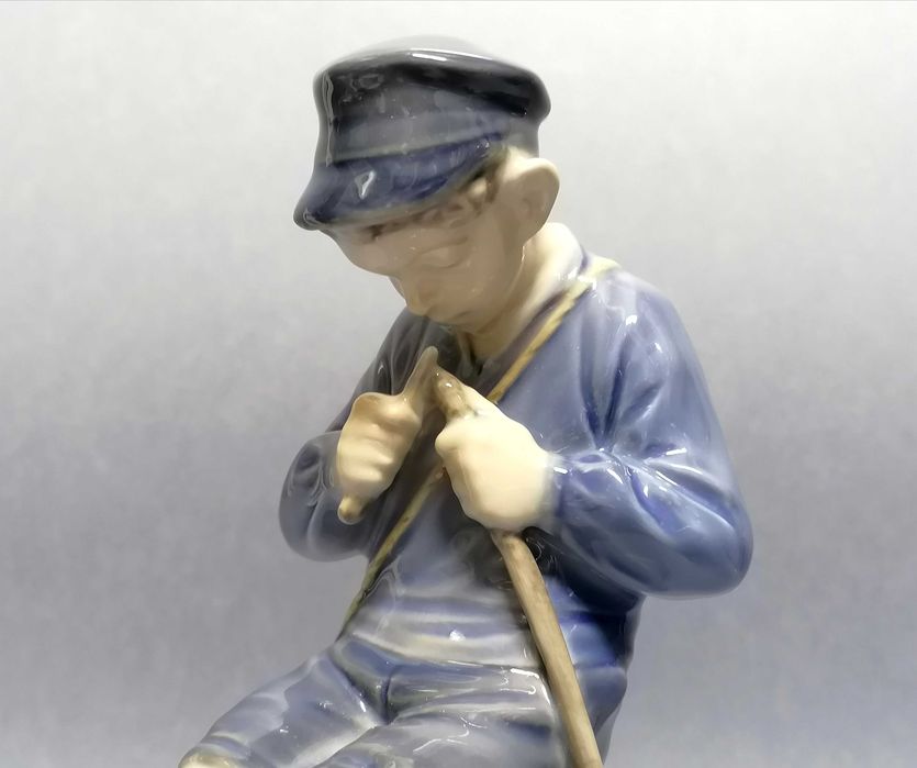 Chłopiec z kijkiem, figurka Royal Copenhagen, proj.Ch. Thomsen