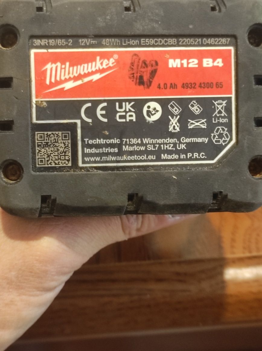 Продам акумулятори Milwaukee 12 v