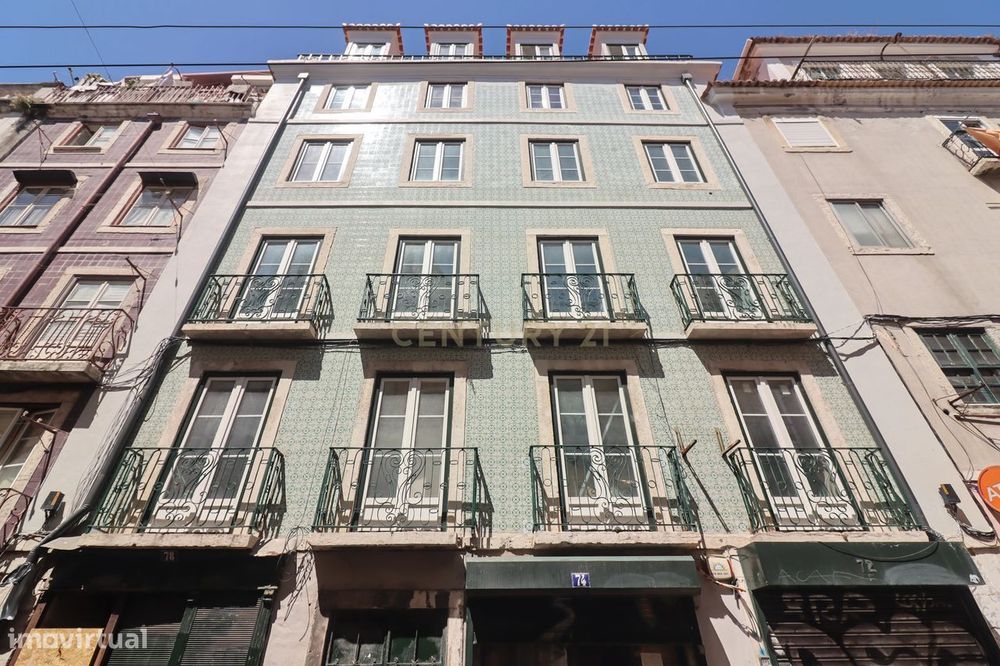 Prédio de 5 pisos totalmente recuperado no centro de Lisboa, junto à P