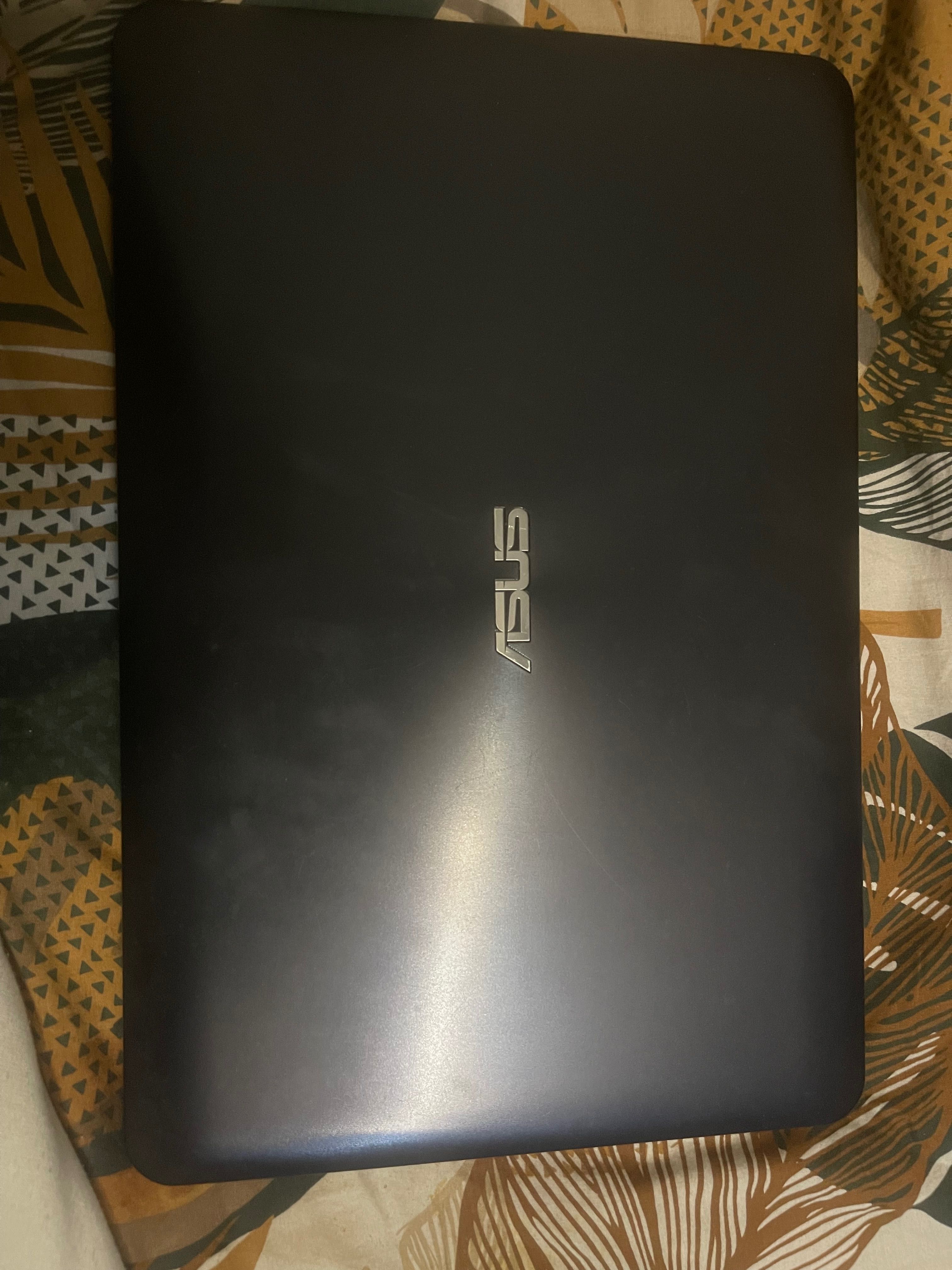 Laptop Asus f555q 4/237