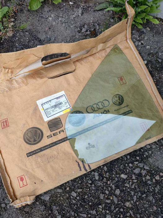 Стекло VW Bora заднее правой глухое