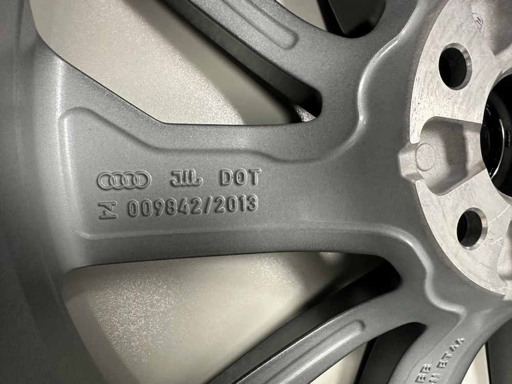 Оригінальні диски Audi A3, S3, Q3, VW, Skoda 5х112 R18. 8Y0601025BB