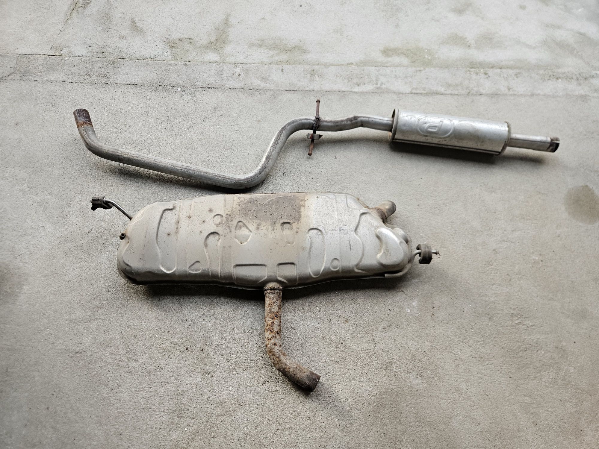 Tłumik tłumnik środkowy końcowy VW Golf V 1.4b 1.6b 5d Hb