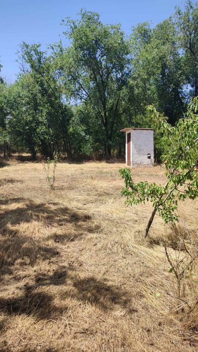 Продається дачний участок з будинком