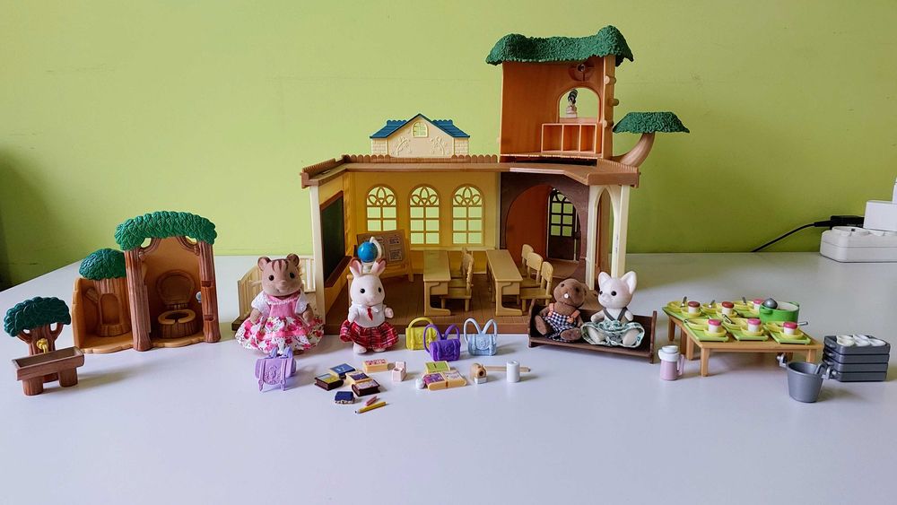 Продам величезний набір Sylvanian families Лісова школа