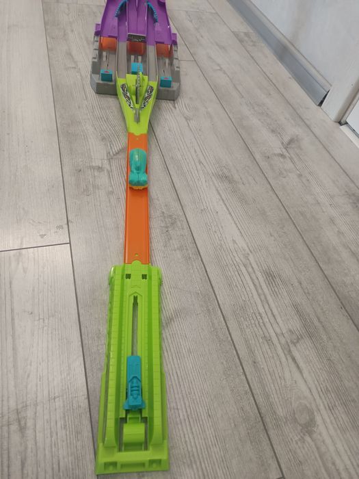 Трек Hot Wheels Блискавичні половинки Гострі леза