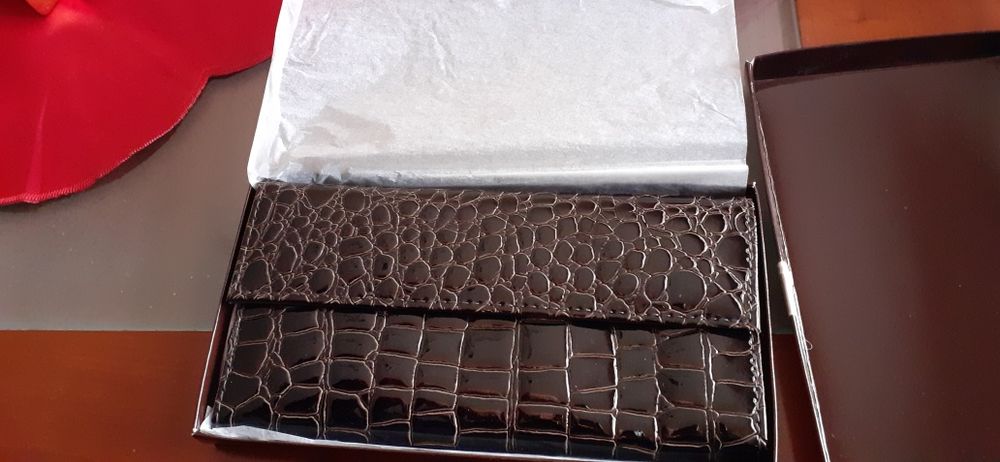 Carteira nova  mulher