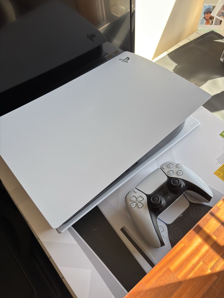 Playstation 5 Standard Nova + 100 jogos + extras