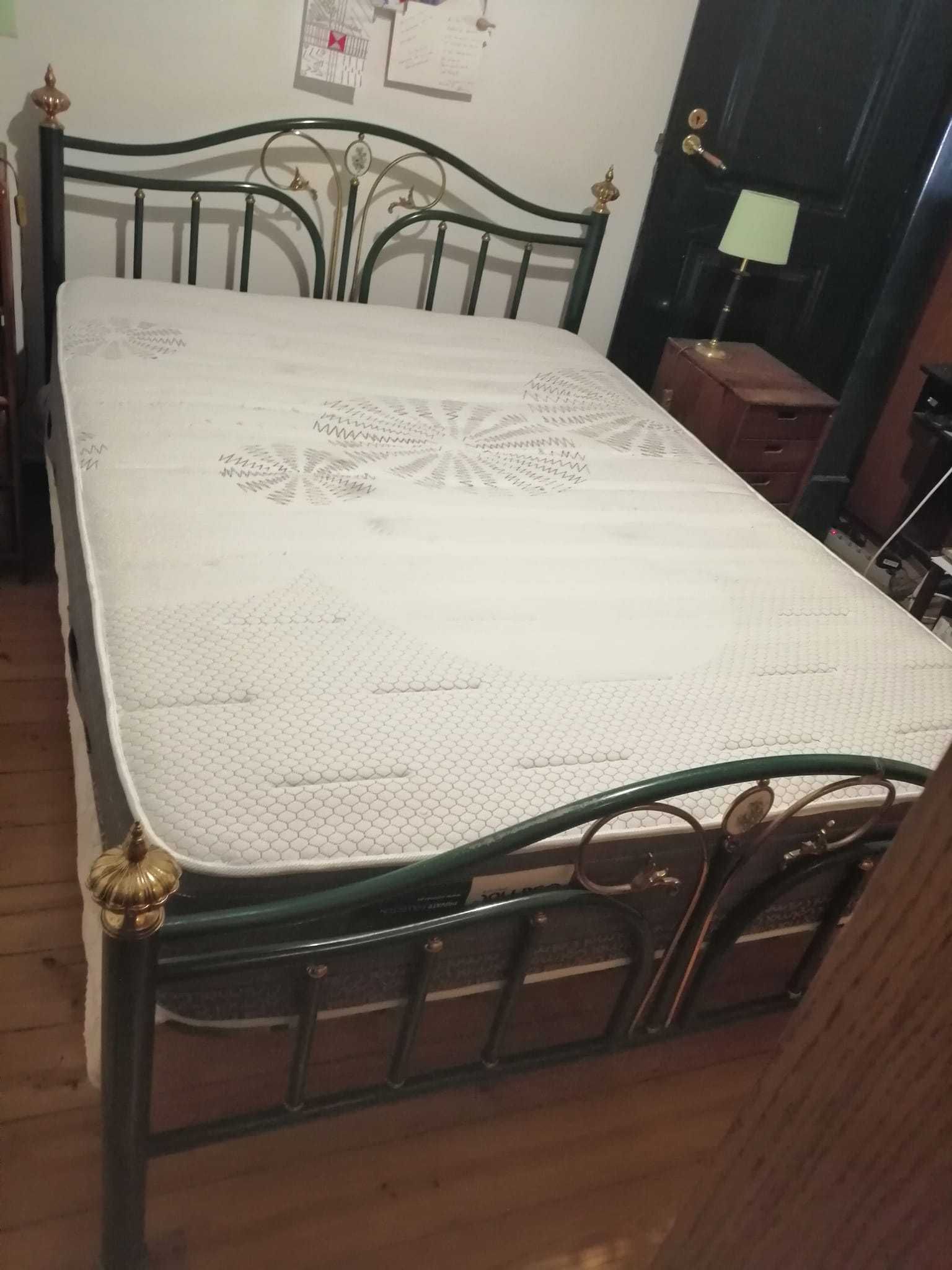Cama de Ferro com Estrado e Colchão (1,90 x 1,40)