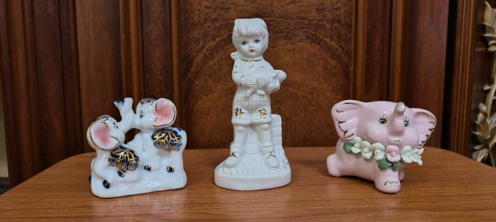 Дівчена та слони.