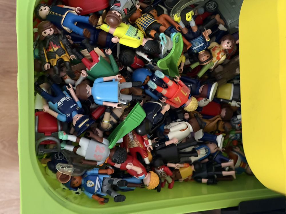 Vendo movel cheio de playmobil