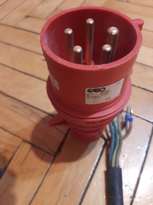 Електричний розвадіч на 3  фази,на 380  і 220 в.В -во Італія.