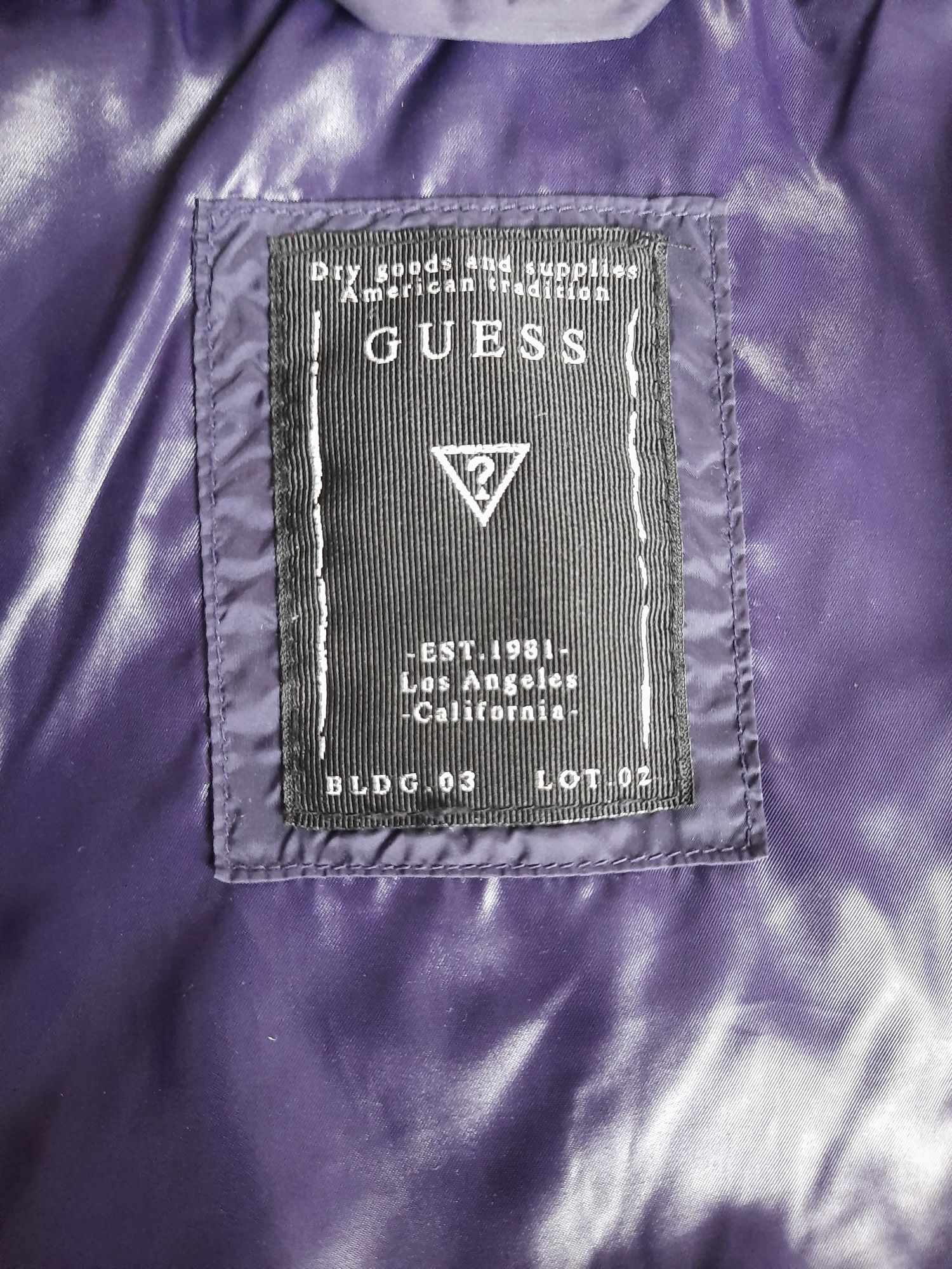 Продам оригинальный женский пуховик Guess. размер L