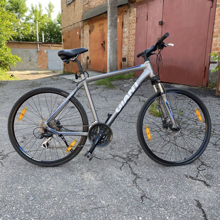 Городской велосипед giant roam.