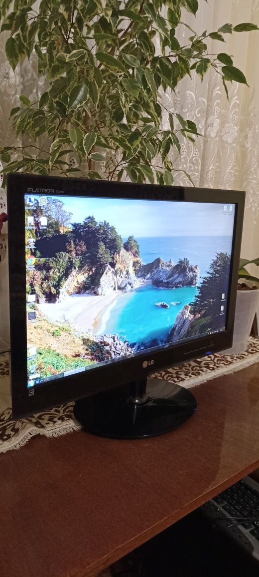 Продам Монітор LG E2240