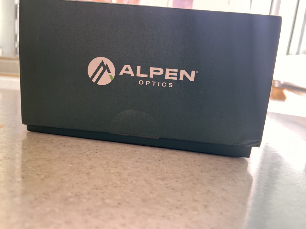 Бінокль Alpen