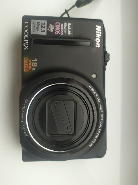 Фотоаппарат NICON COOLPIX S9100 в комплекте 64 гиг карта.