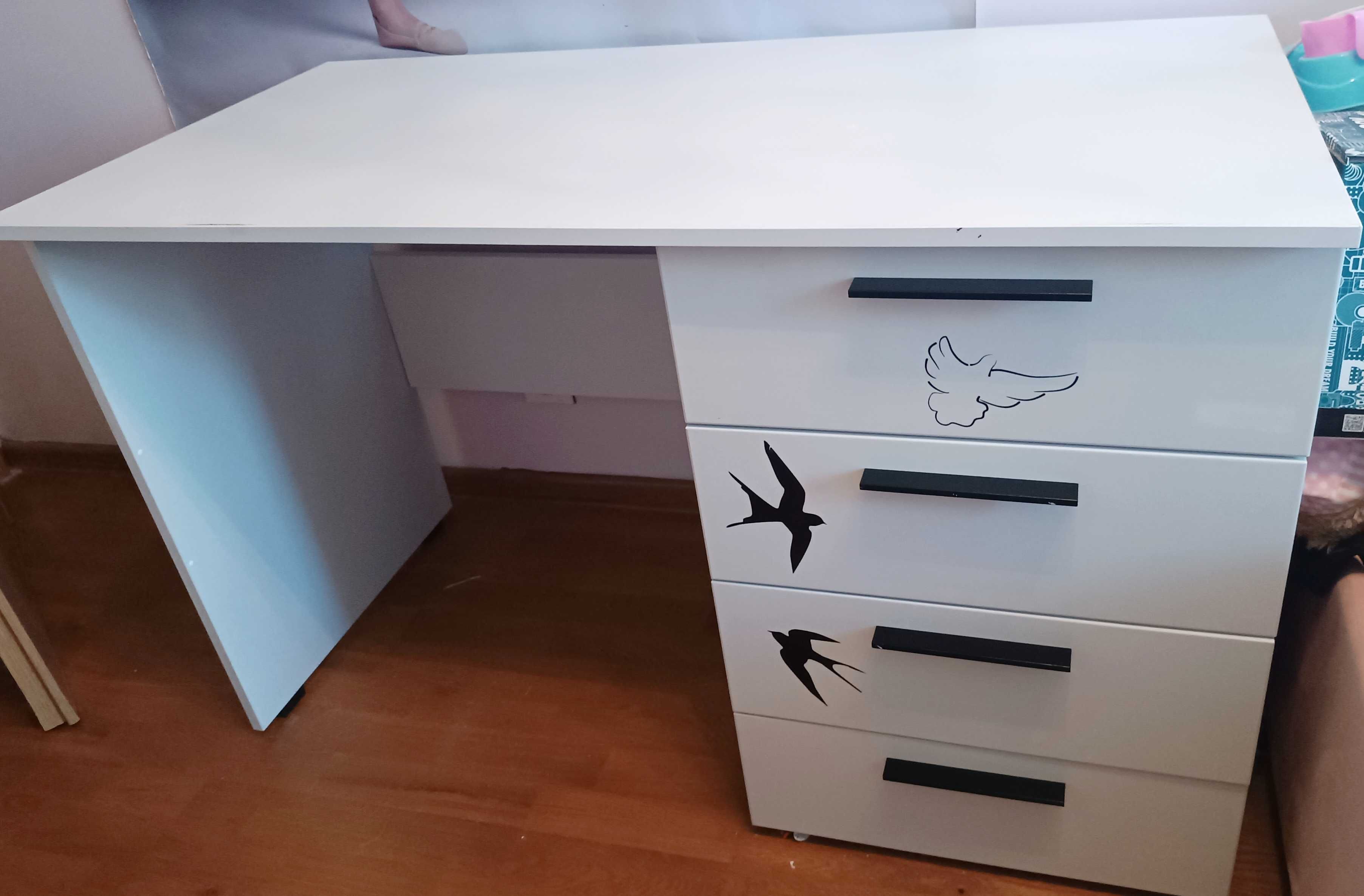 Sprzedam zestaw białych mebli do pokoju dziewczynki w idealnym stanie.