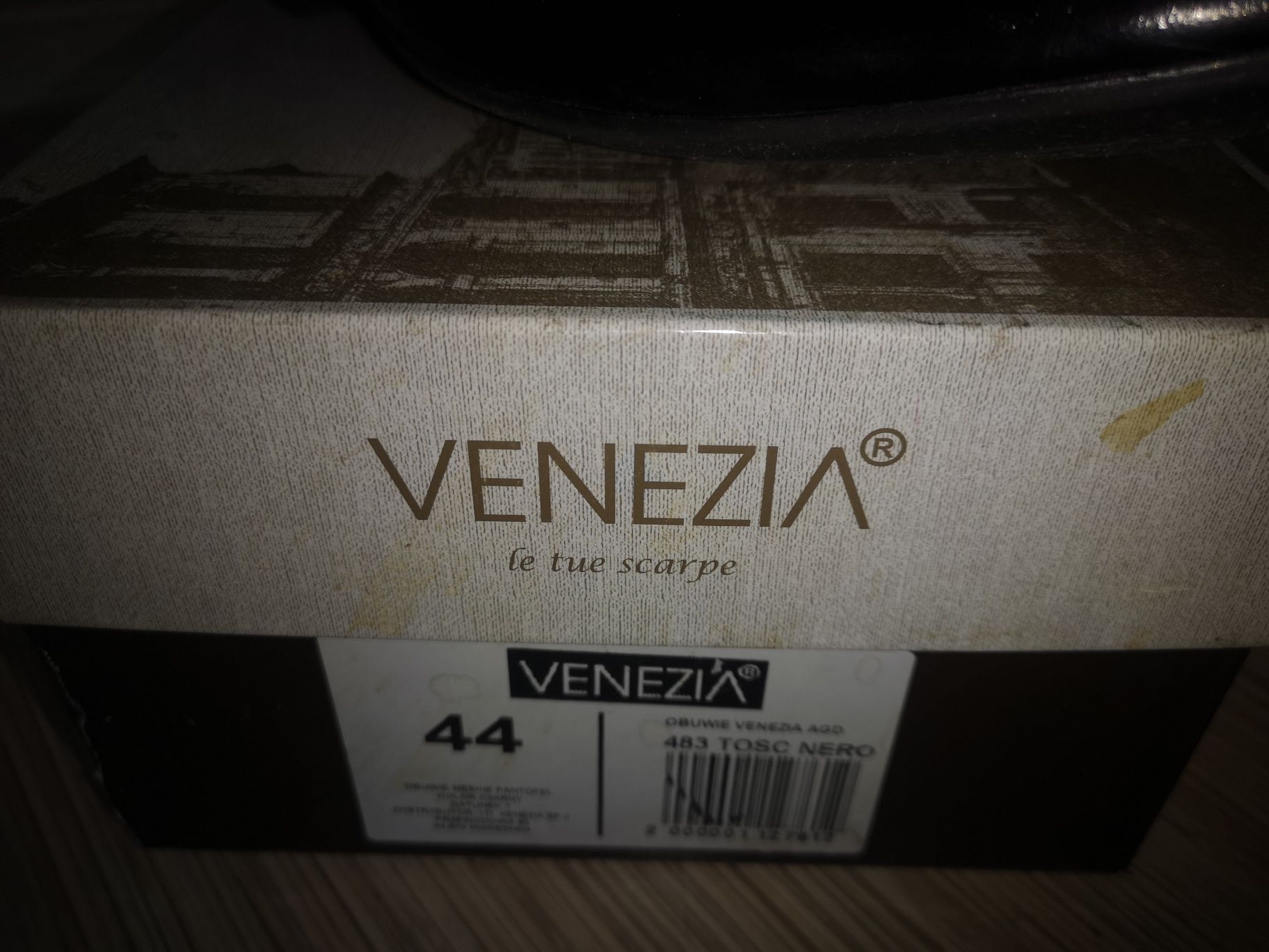 Lakierowane buty wizytowe firmy Venezia rozm. 44