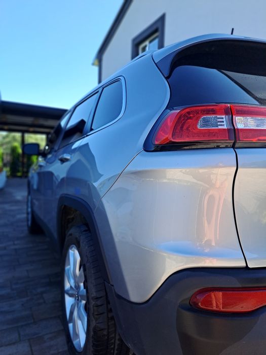 Продам джип черокі