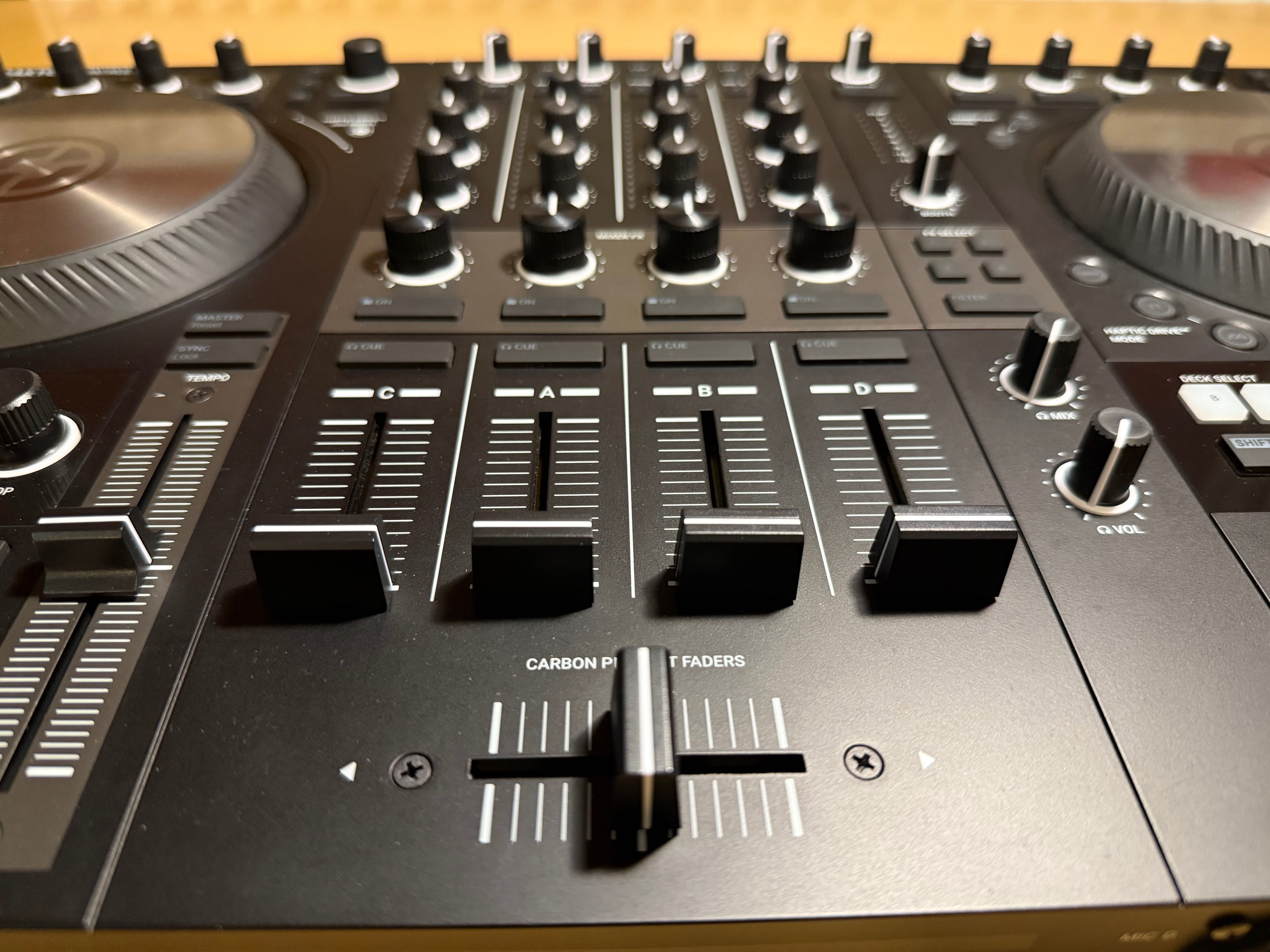Native Instruments Traktor S4 MK3 + Decksaver + UDG Hardcase