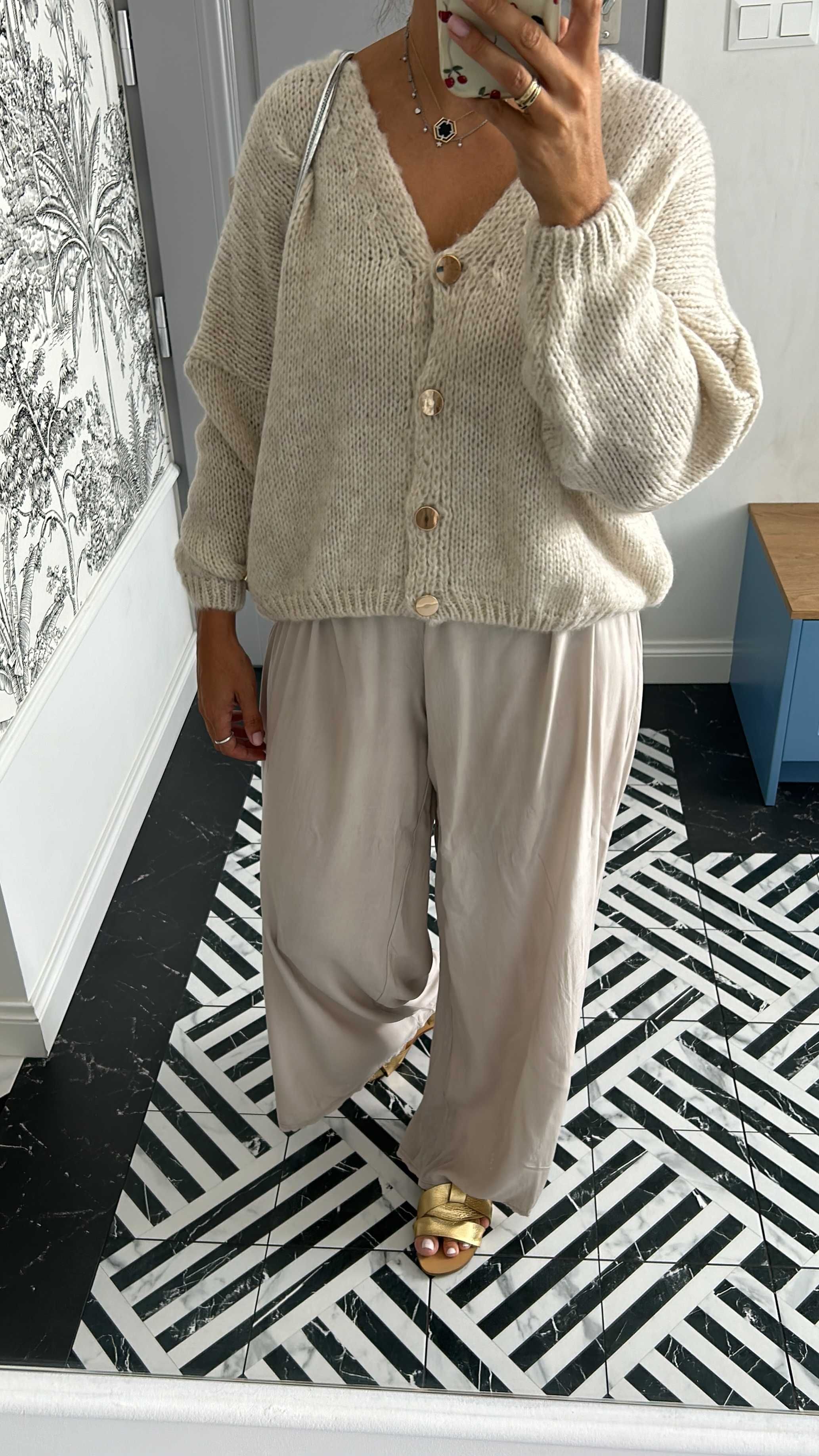 sweter Amelia z dekoracyjnymi guzikami