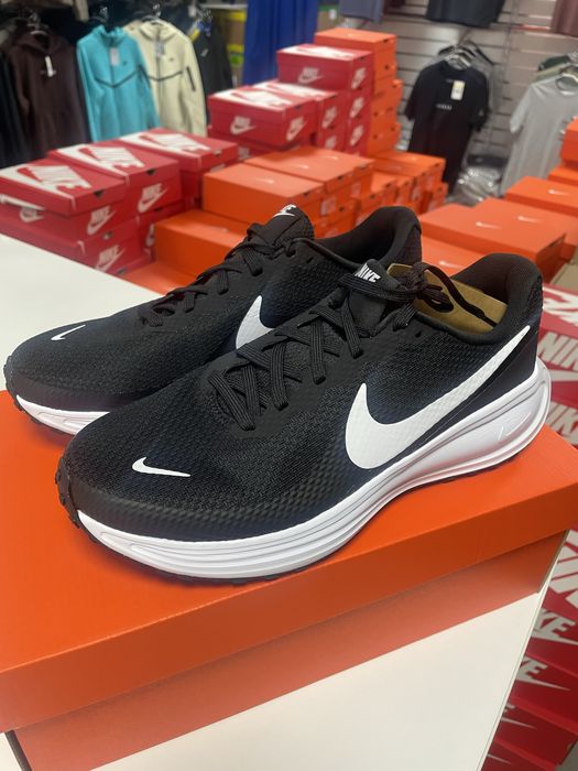 Кросівки Nike Revolution 8 HJ9198-003