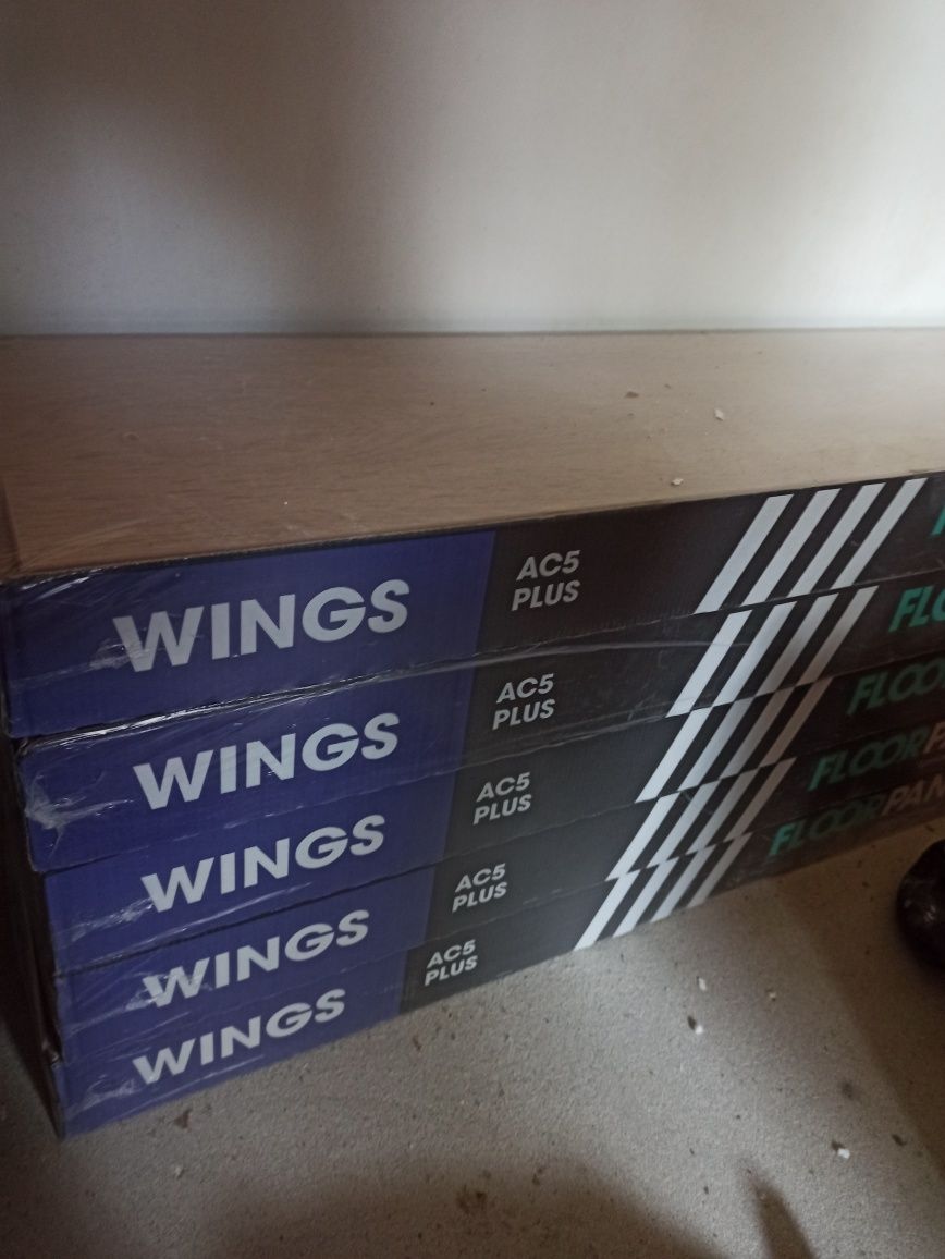 Panele podłogowe WINGS AC5 PLUS 8 mm